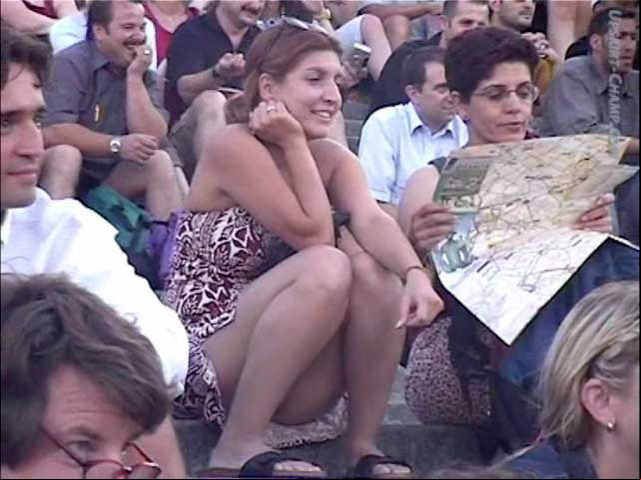 upskirt street photos video sitting upskirt steps street performer courtesy performers